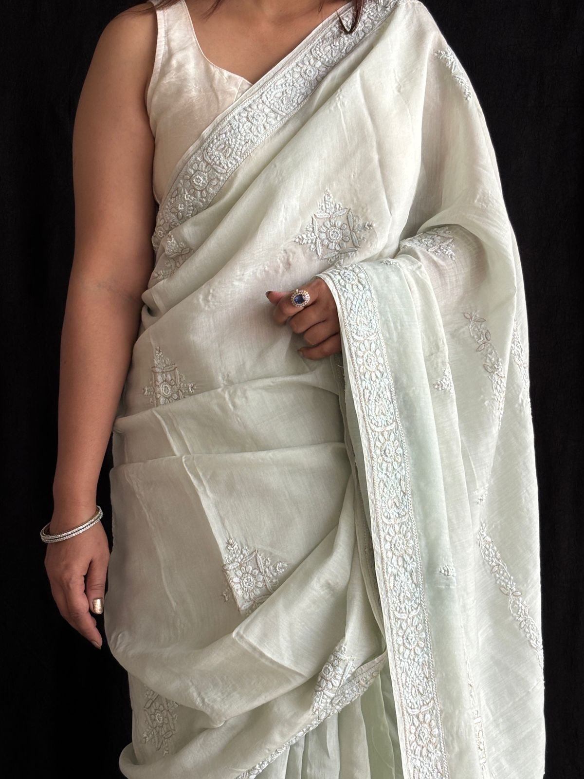 "ZAITOON AURA" MUSLIN CHIKANKARI SAREE - Image 2