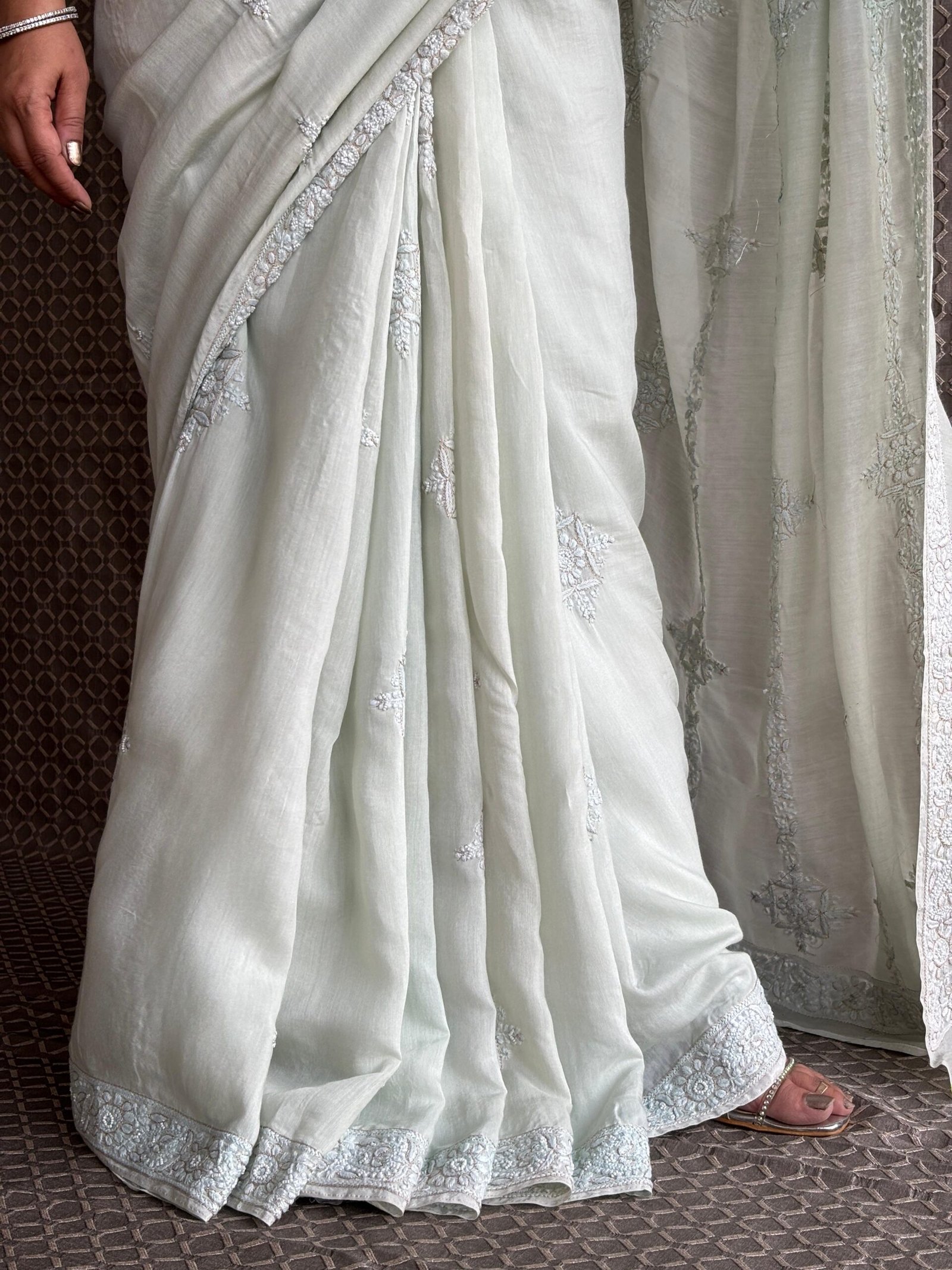 "ZAITOON AURA" MUSLIN CHIKANKARI SAREE - Image 9
