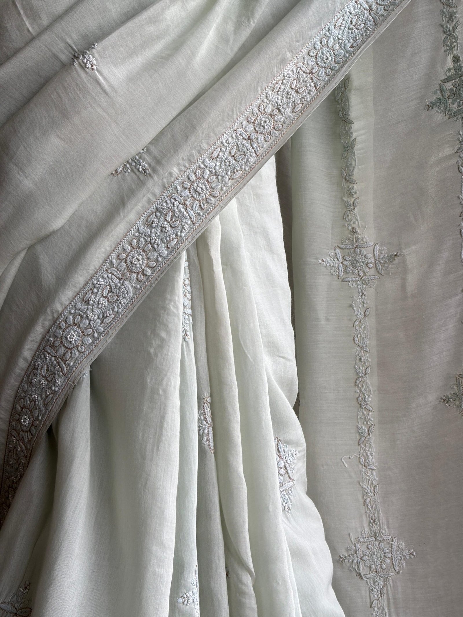 "ZAITOON AURA" MUSLIN CHIKANKARI SAREE - Image 5