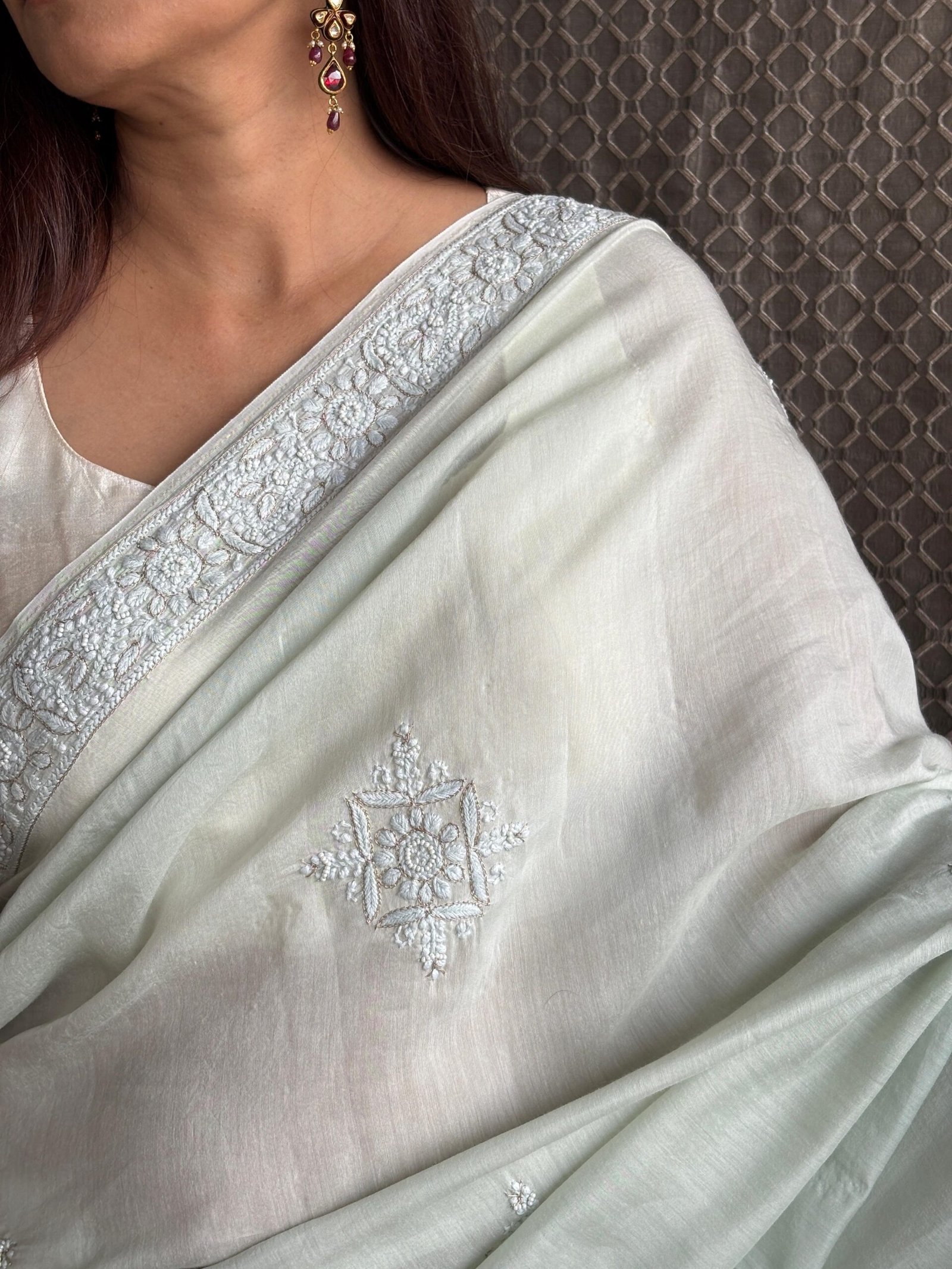 "ZAITOON AURA" MUSLIN CHIKANKARI SAREE - Image 3