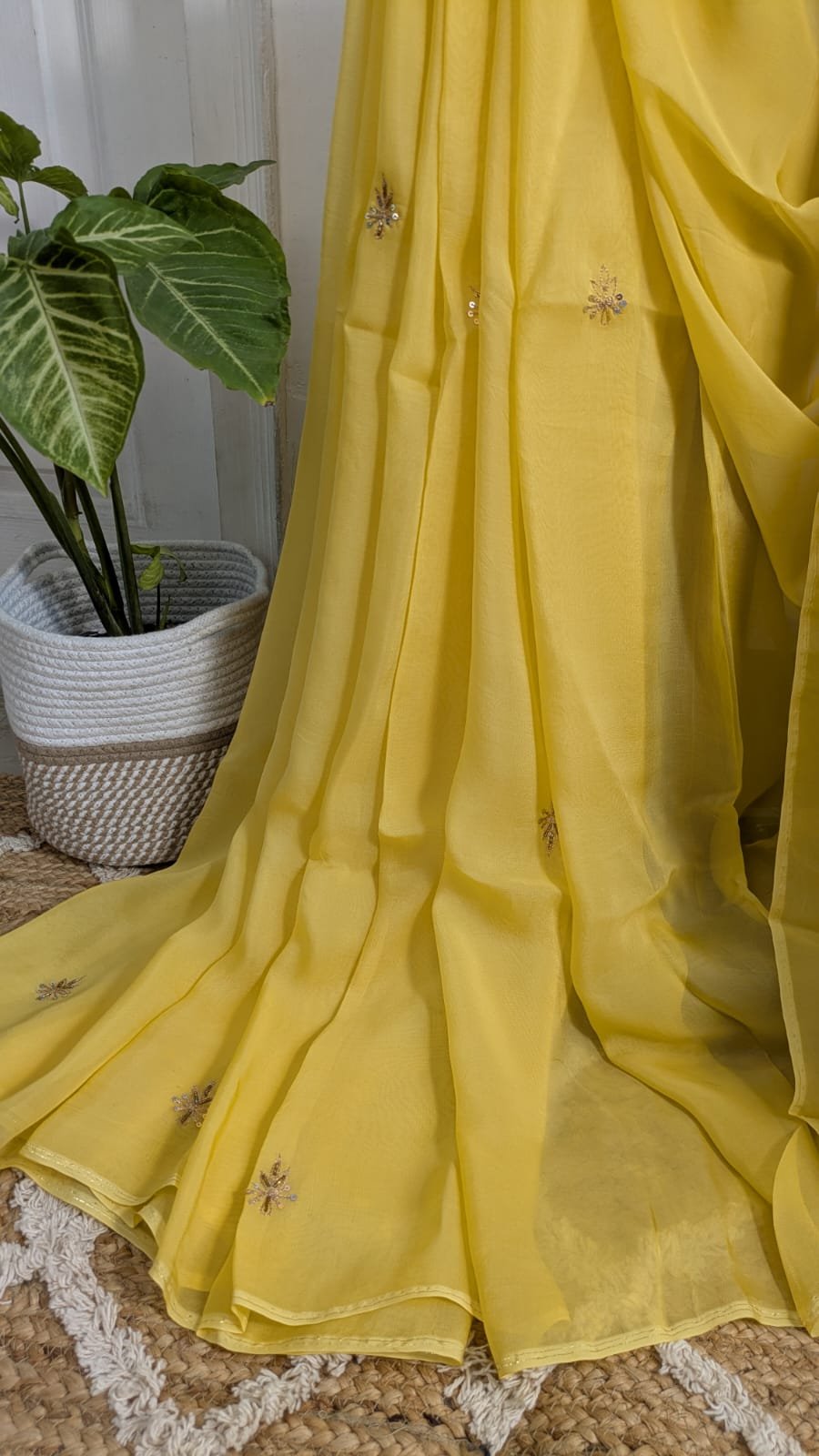 "SWARNA"ORGANZA SAREE ADORNED WITH ZARDOZI - Image 4