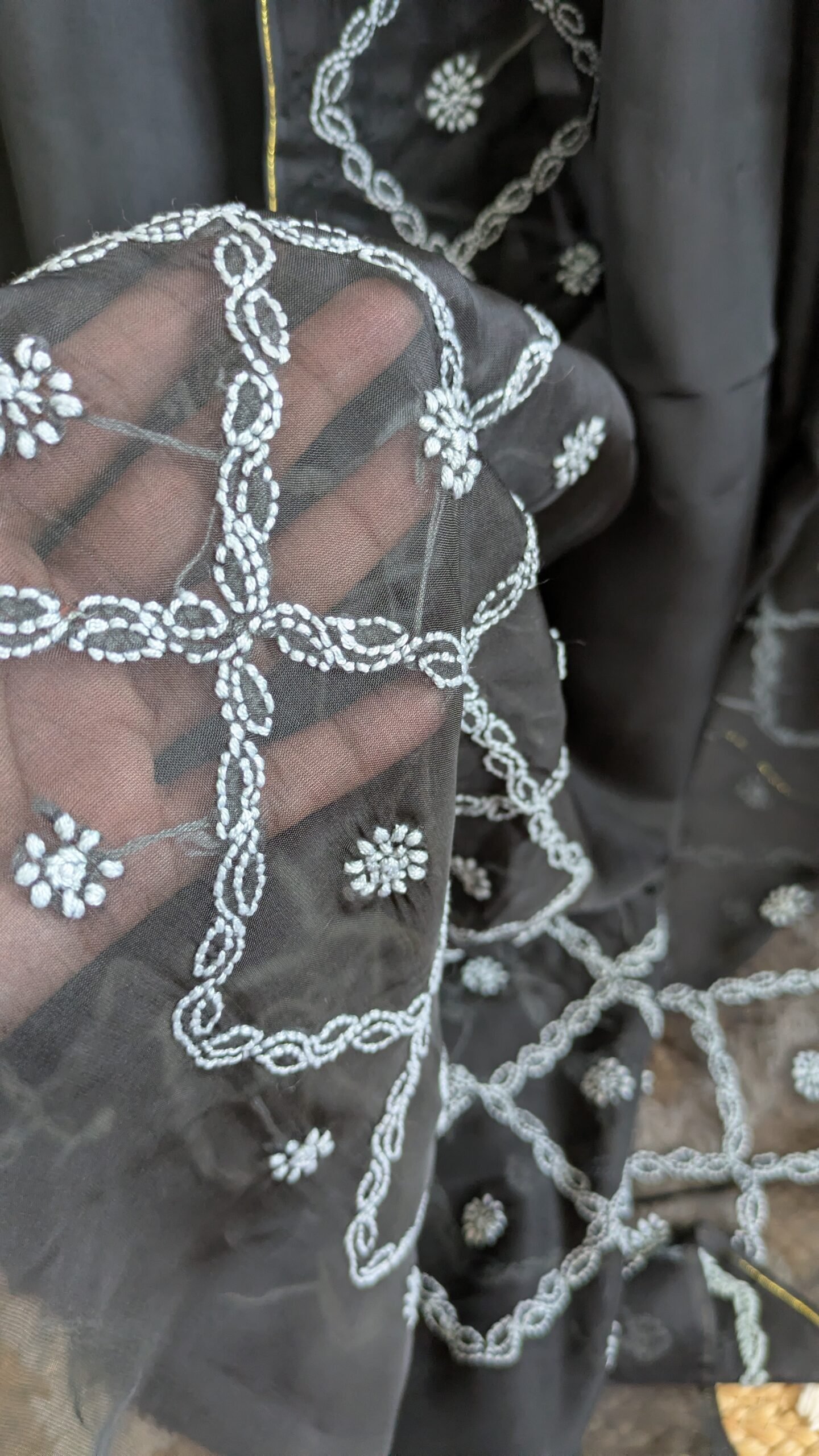"KAVERI" ORGANZA SILK CHIKANKARI SAREE - Image 9