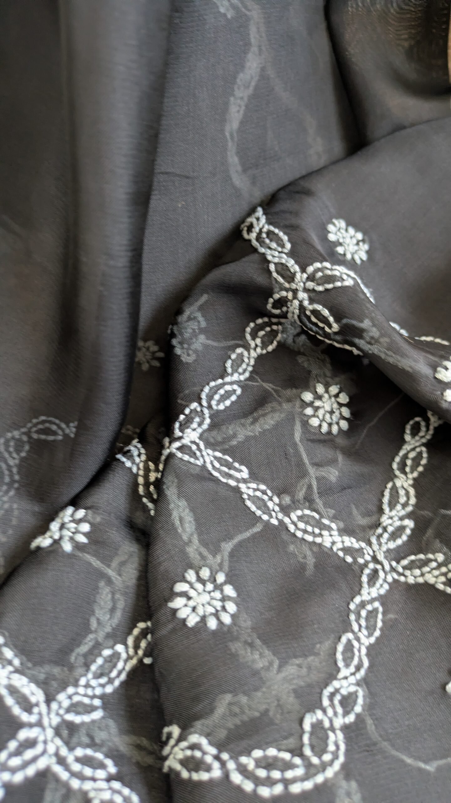 "KAVERI" ORGANZA SILK CHIKANKARI SAREE - Image 4