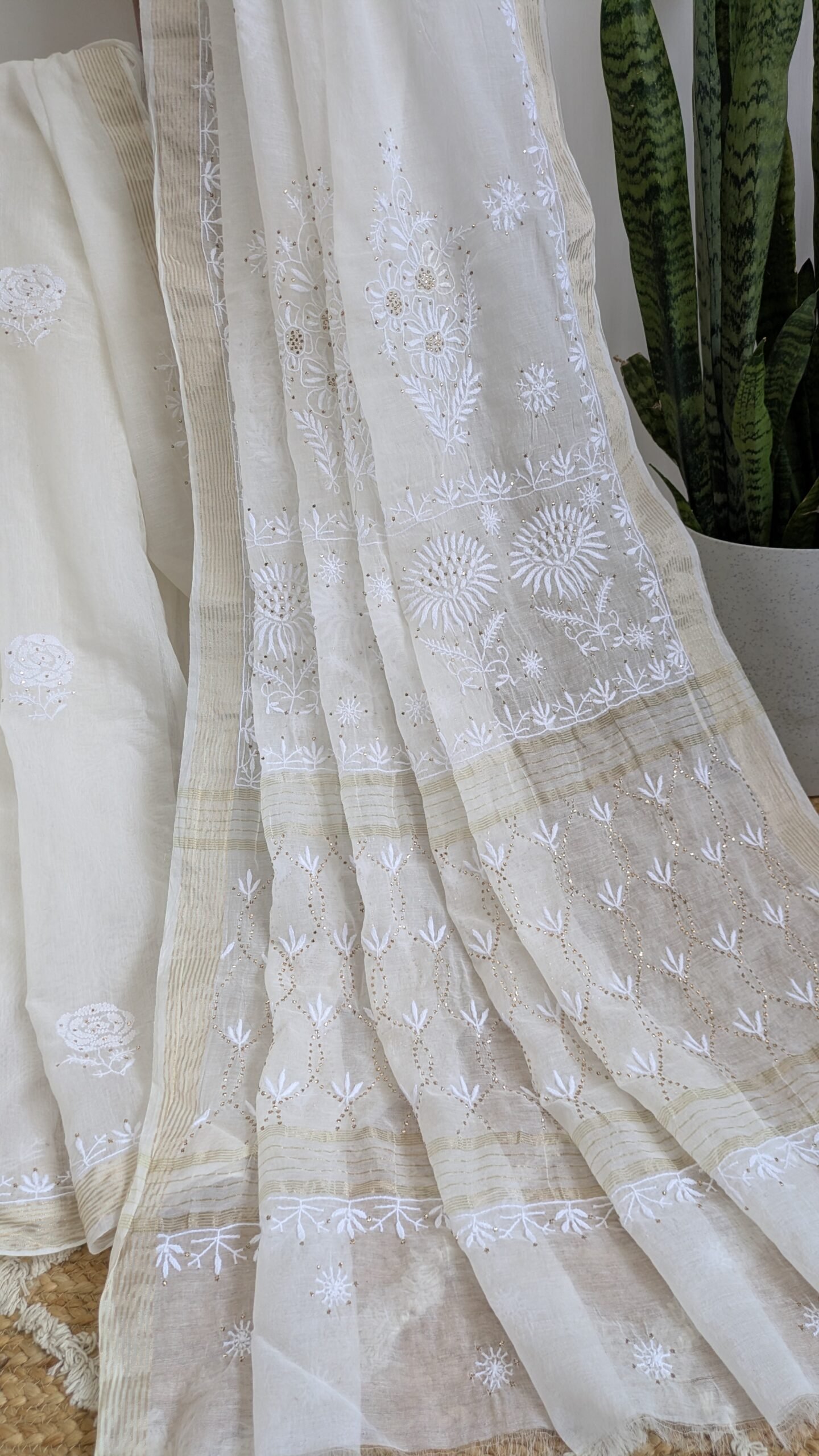 "MEHAK" MUL CHANDERI CHIKANKARI SAREE ADORNED WITH KASAB WORK - Image 2