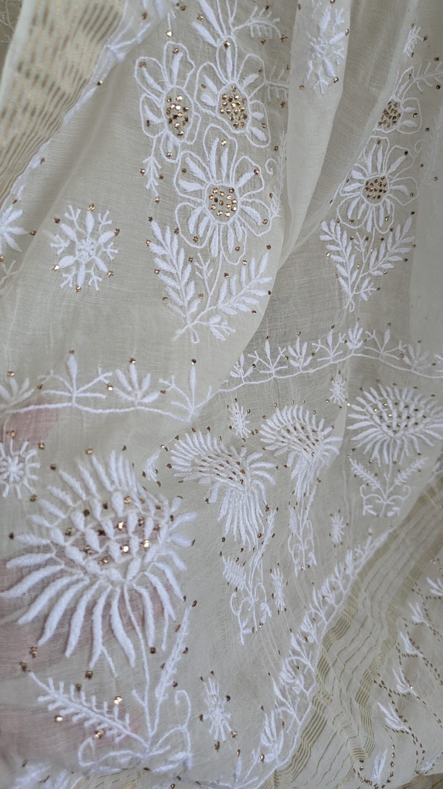 "MEHAK" MUL CHANDERI CHIKANKARI SAREE ADORNED WITH KASAB WORK - Image 4