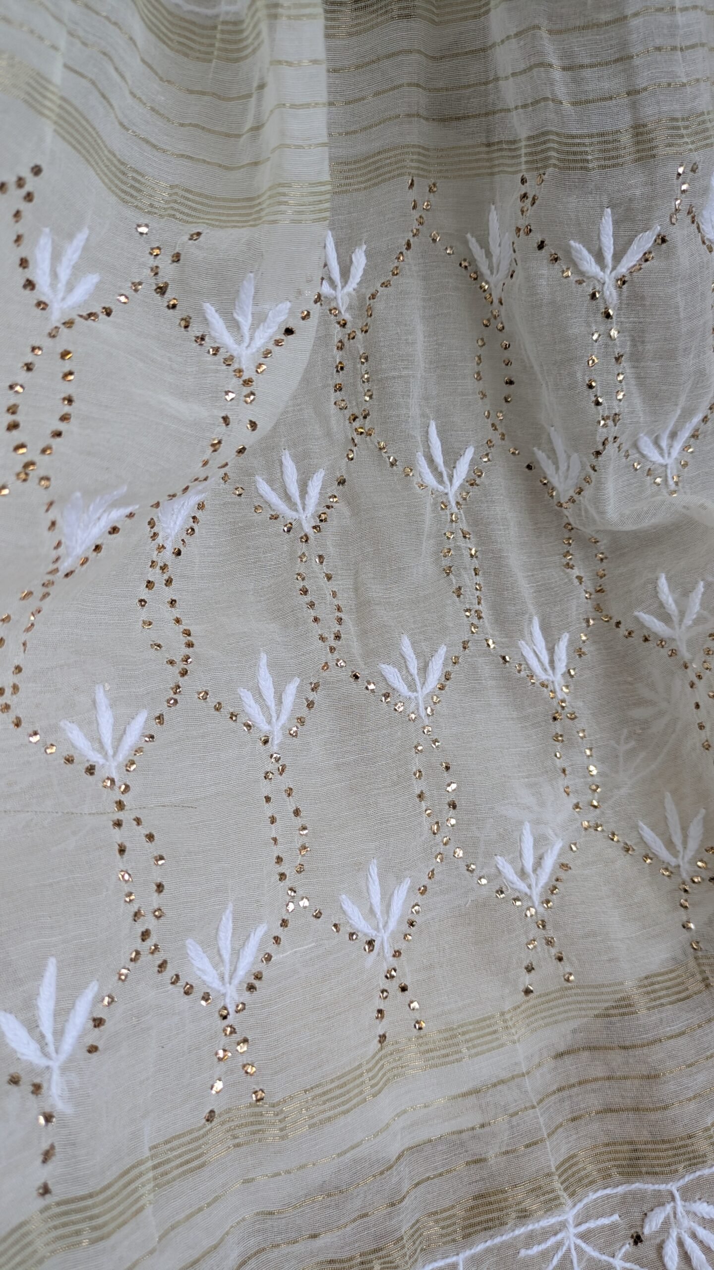 "MEHAK" MUL CHANDERI CHIKANKARI SAREE ADORNED WITH KASAB WORK - Image 6